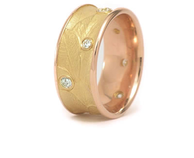 Diamond Ring with leaf pattern in yellow gold - Fine Jewelry Design by Martinus