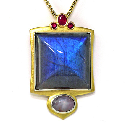 Martinus Reviews 2013 Pendant on gold and spectrolite