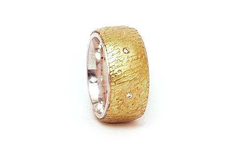 Diamond ring in 18 karat yellow and white gold