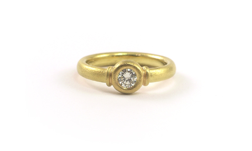 Solitaire Diamond Ring in Yellow Gold 18k - handmade fine jewelry - Martinus
