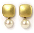 Ear Stud Earrings - in yellow gold with pearls
