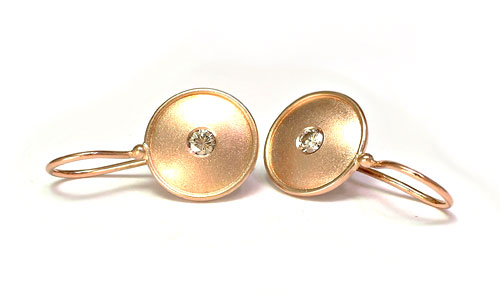 Ear hooks in 18k rose gold and diamonds
