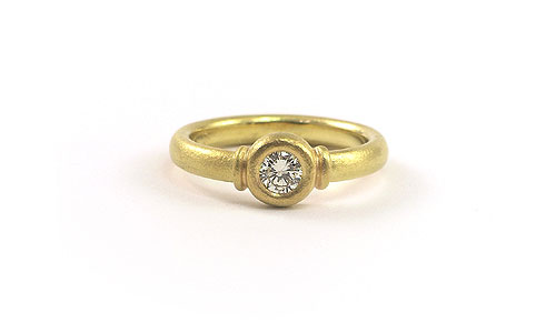 Princess found the Pea - woman's diamond ring yellow gold handmade Martinus
