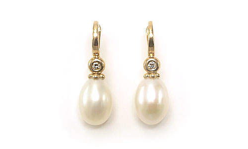 Sunday Sisters Hoop Earrings with pearls and diamonds in yellow gold by Martinus